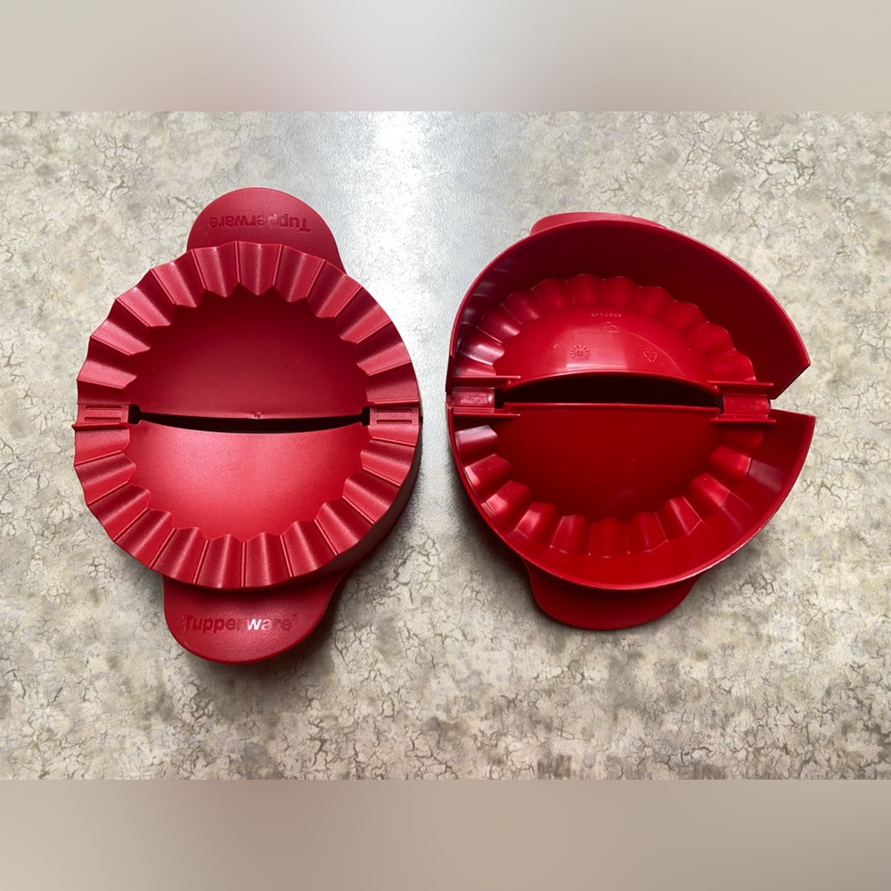 Tupperware set of 2 small pie makers